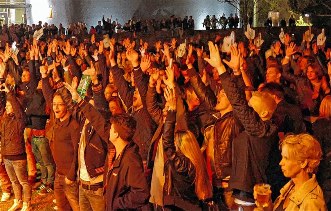 Der Schlosspark dient bei dritten Barparade als Startrampe für eine lange Partynacht.