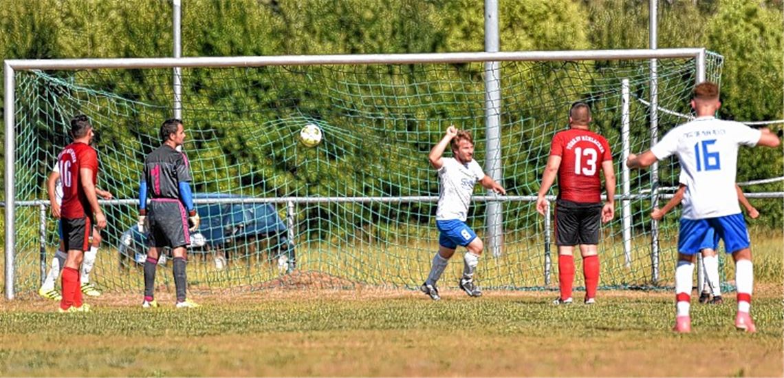 Deli entscheidet torreiches Derby