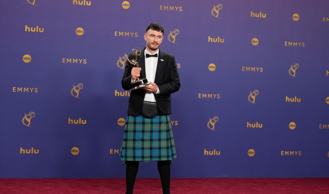 Der Schotte Richard Gadd bei den Emmy Awards 2024, als er mit "Rentierbaby" Preise gewann.