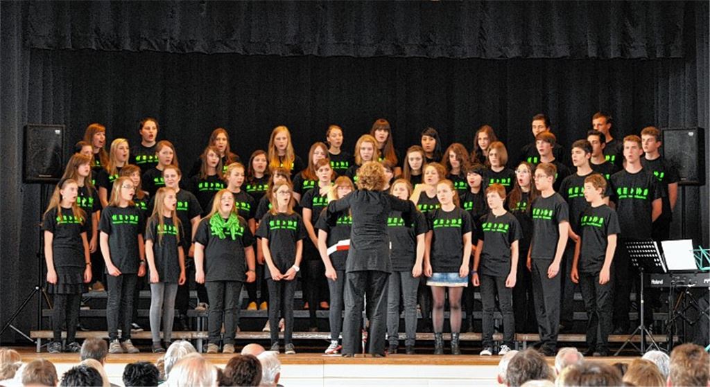 Der Schulchor des Theodor-Heuss-Gymnasiums unter der Leitung von Regina Pitter-Eberle hat bereits bei zahlreichen Auftritten – hier ein Bild vom Mai 2012 – überzeugt.