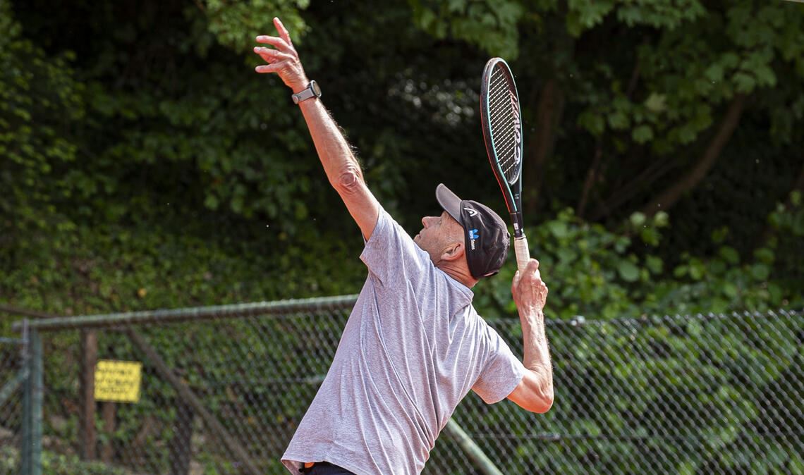 Der Schwede Ulf Petterson führt den TC Lomersheim zum Sieg im Südwest-Liga-Spiel.