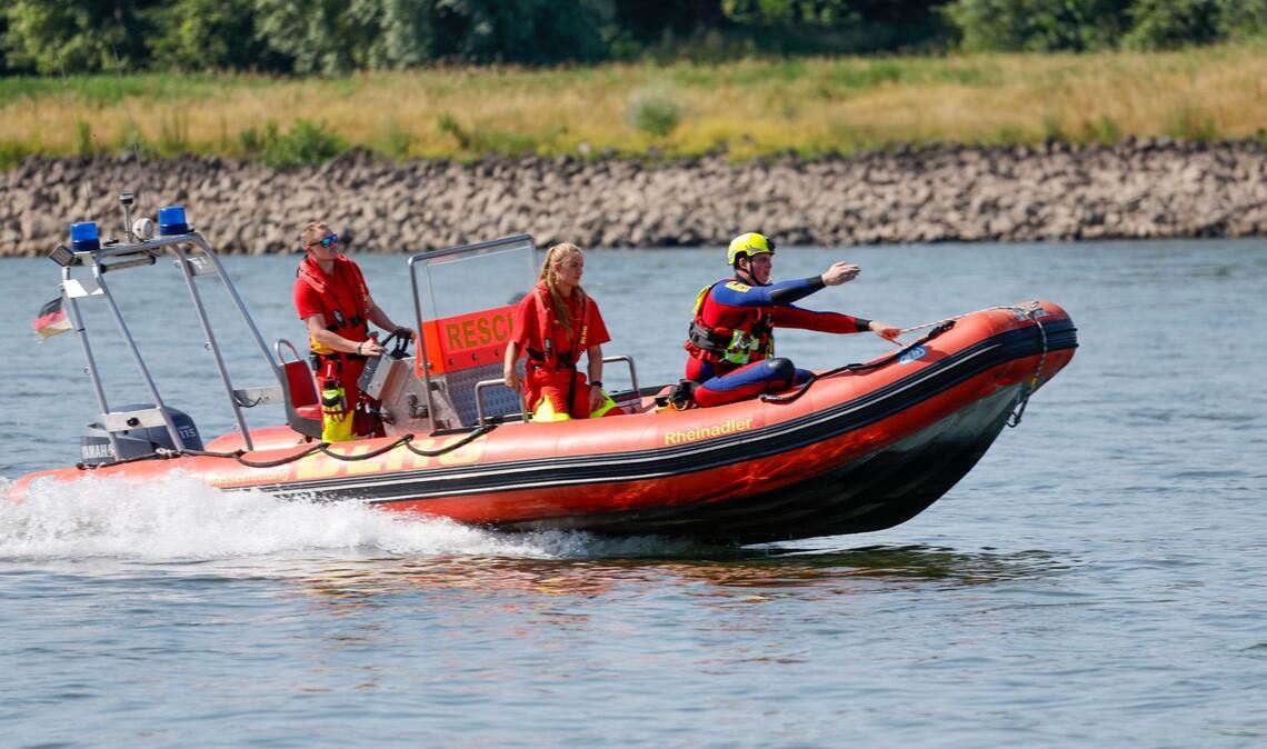Der See ist den Angaben zufolge an dem Unglücksort 30, an manchen Stellen sogar bis zu 40 Meter tief. (Symbolbild)