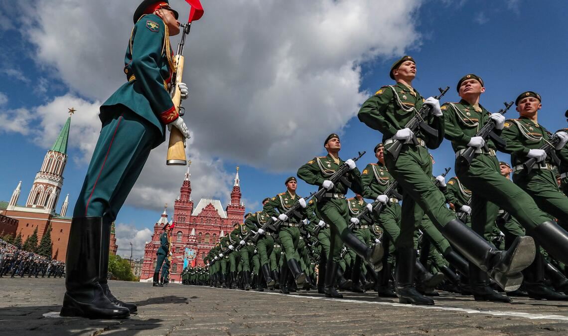 Der Sieg der Sowjetunion über Hitler-Deutschland liegt 81 Jahre zurück. Doch der russische Präsident Wladimir Putin nutzt das traditionelle Weltkriegsgedenken am 9. Mai, um den von ihm angeordneten Krieg gegen die Ukraine als angebliche Fortsetzung des Kampfes gegen den Faschismus darzustellen.