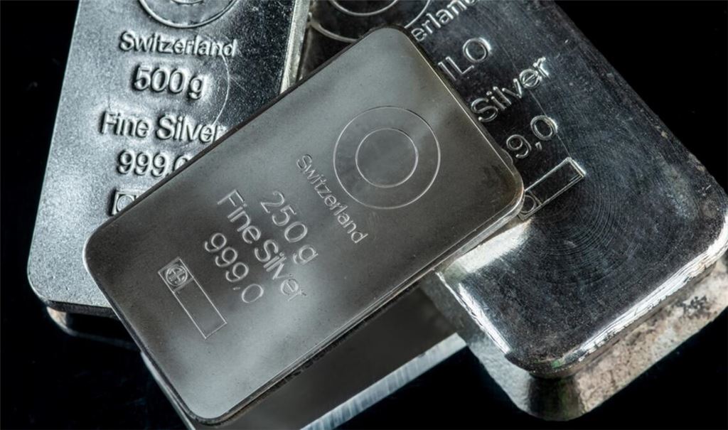 Der Silberpreis ist am Donnerstag erneut stark gefallen und notiert aktuell bei 80 US-Dollar je Unze. Erfahren Sie, welche Faktoren hinter dem Kurssturz stecken.