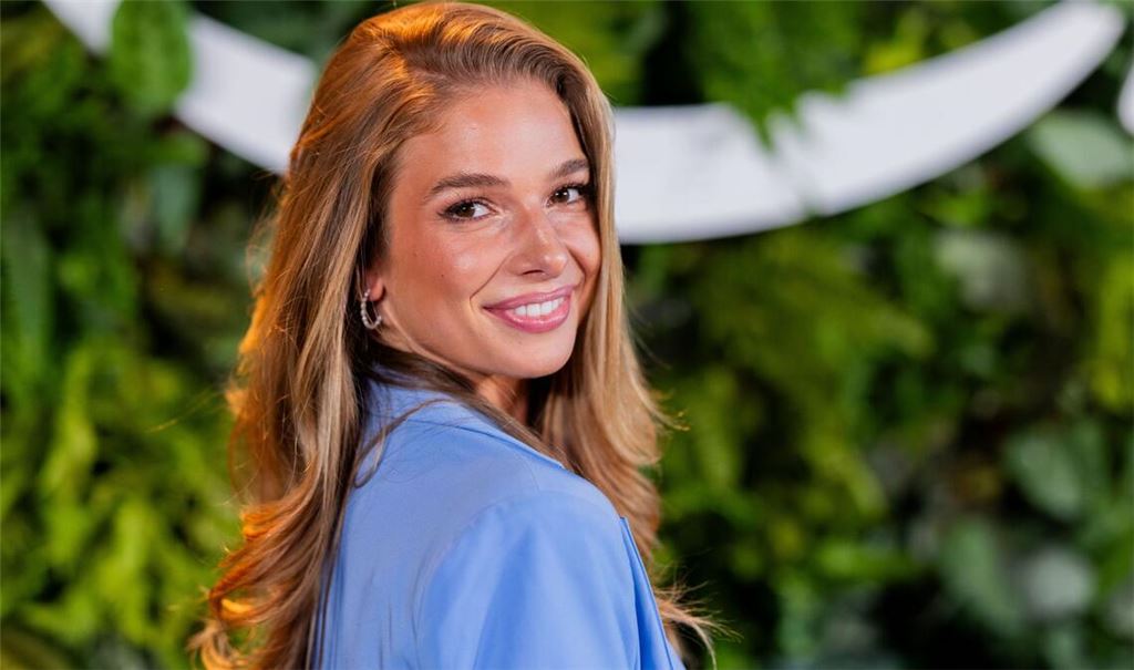 Der Sommerurlaub ist bei TV-Moderatorin Lola Weippert ins Wasser gefallen. Statt Sonnenbaden am Meer landete sie mit einer Hirnhautentzündung im Krankenhaus.