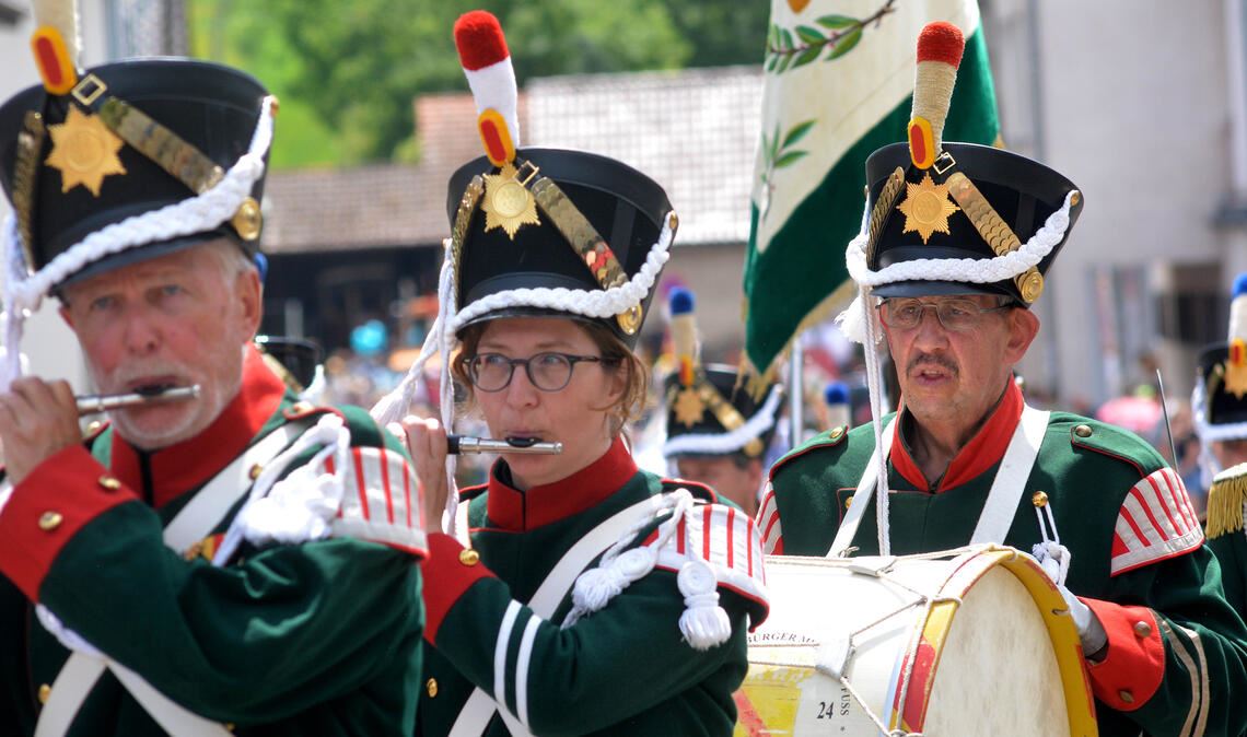 Der Spielmannszug aus Bretten ist einer der Teilnehmer beim traditionellen Festumzug im Rahmen des 50. Knittlinger Fauststadtfests. 