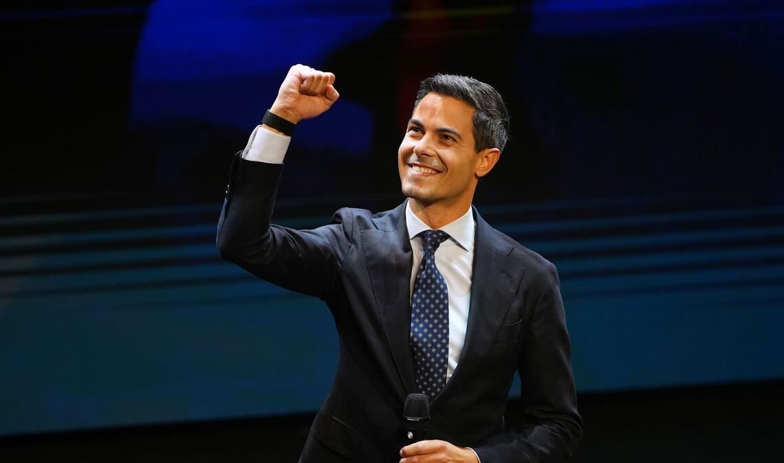 Der Spitzenkandidat der Linksliberalen, Rob Jetten, ist nach ersten Prognosen der Wahlsieger in den Niederlanden.