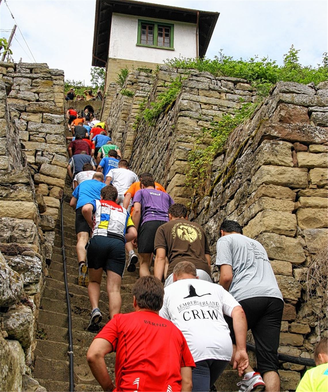 Der Stäffeleteamlauf ist ein besonderes Erlebnis für Läufer wie Publikum. Archivfoto: Arning