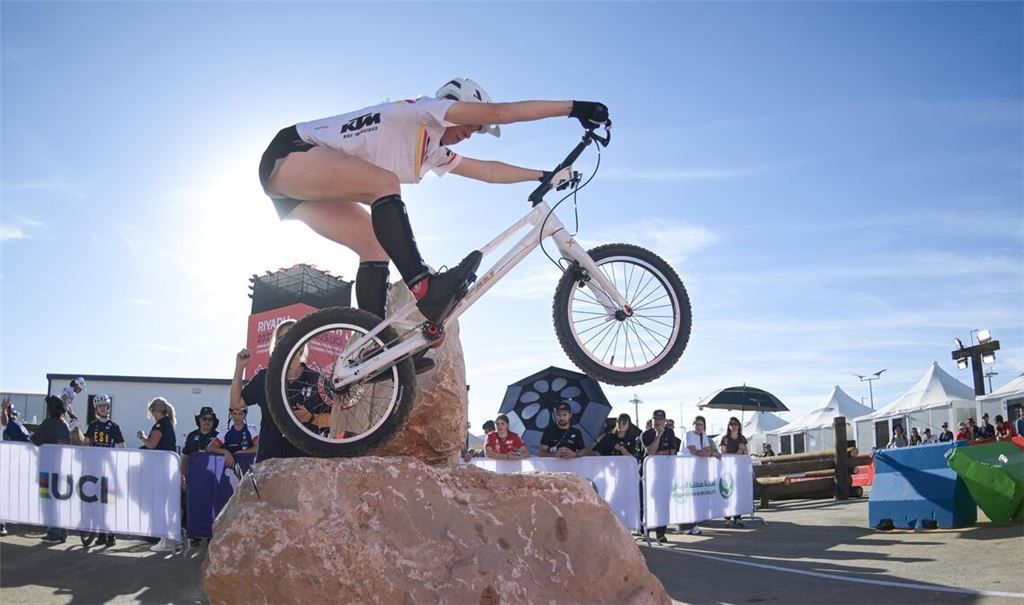 Der Start im Team-Wettbewerb ist für Nina Reichenbach ein Testlauf – am Ende steht der Entschluss: Auf den Einzelstart verzichtet die sechsmalige Weltmeisterin. Fotos: Leo Zhukov