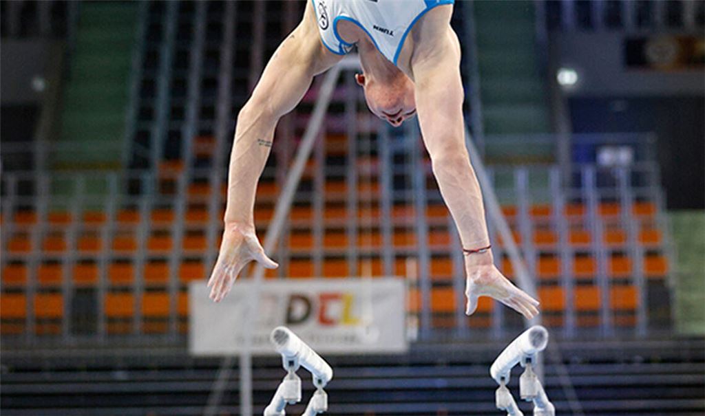 Der Straubenhardter Topscorer Ilia Kovtun am Barren. Foto: Yannick Bodemer