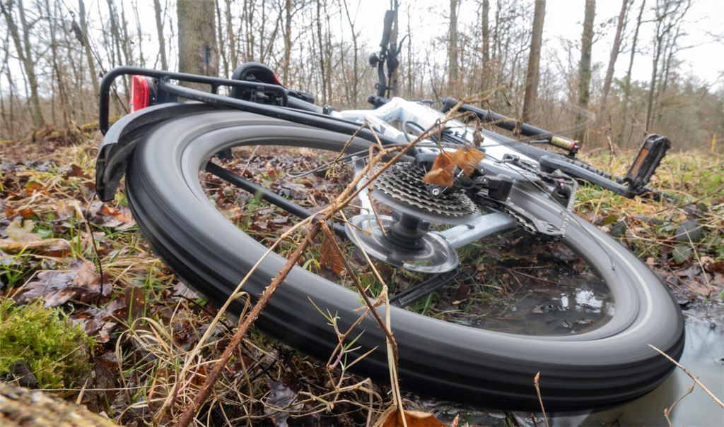 Der Sturz zweier Radler über ein Seil hat ein Nachspiel vor Gericht. Symbolfoto: Fotomoment