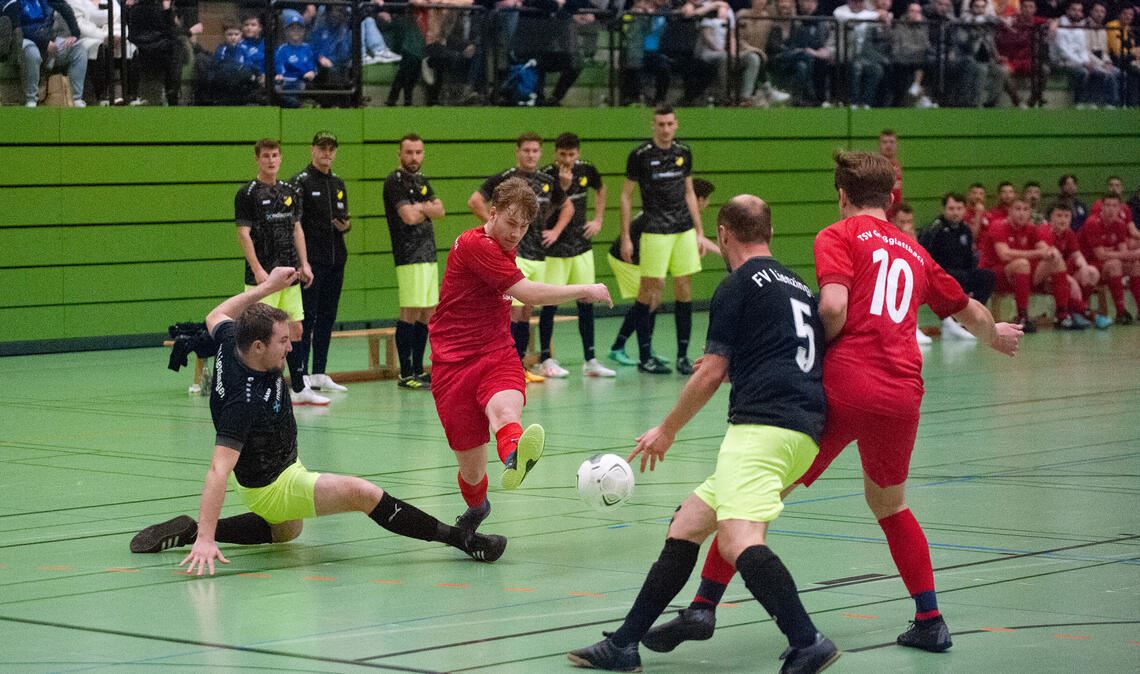 Der TSV Großglattbach gewinnt sein Halbfinale gegen den FV Lienzingen mit 4:3 na...