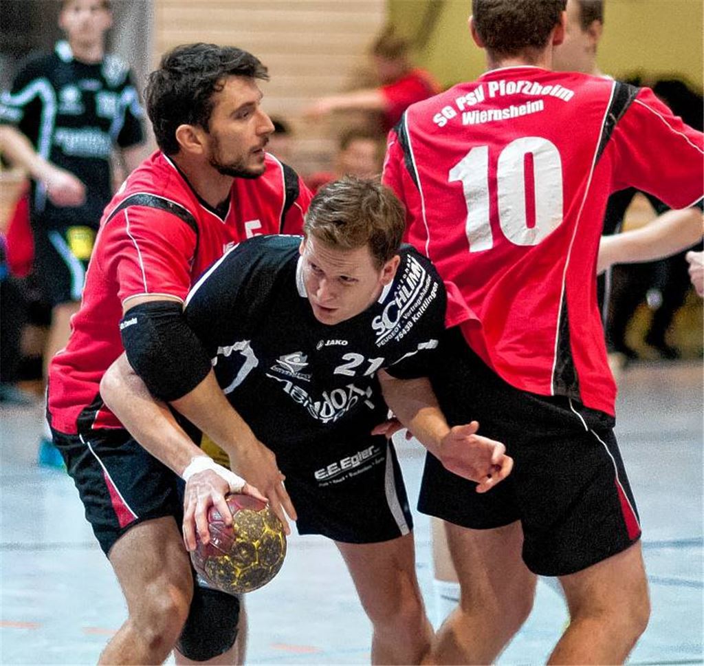 Der TSV Knittlingen (in Schwarz) setzt sich im Endspiel gegen den Überraschungsfinalisten SG Pforzheim/Wiernsheim durch.  Foto: Zschorsch