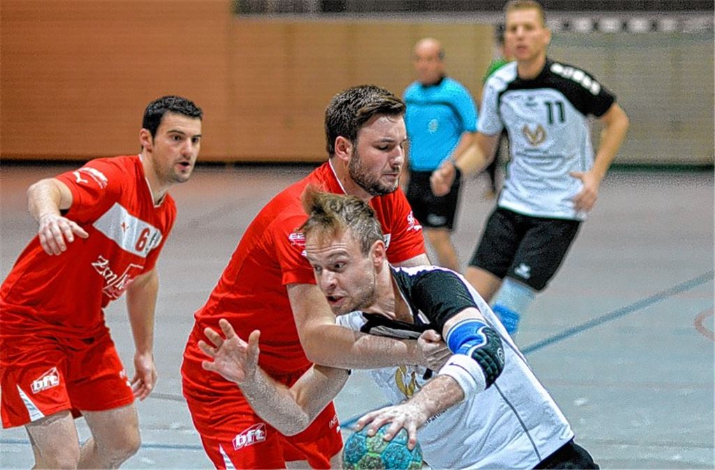 Der TSV Knittlingen (rote Trikots) hat die SG PSV Pforzheim/TSV Wiernsheim im Griff. 