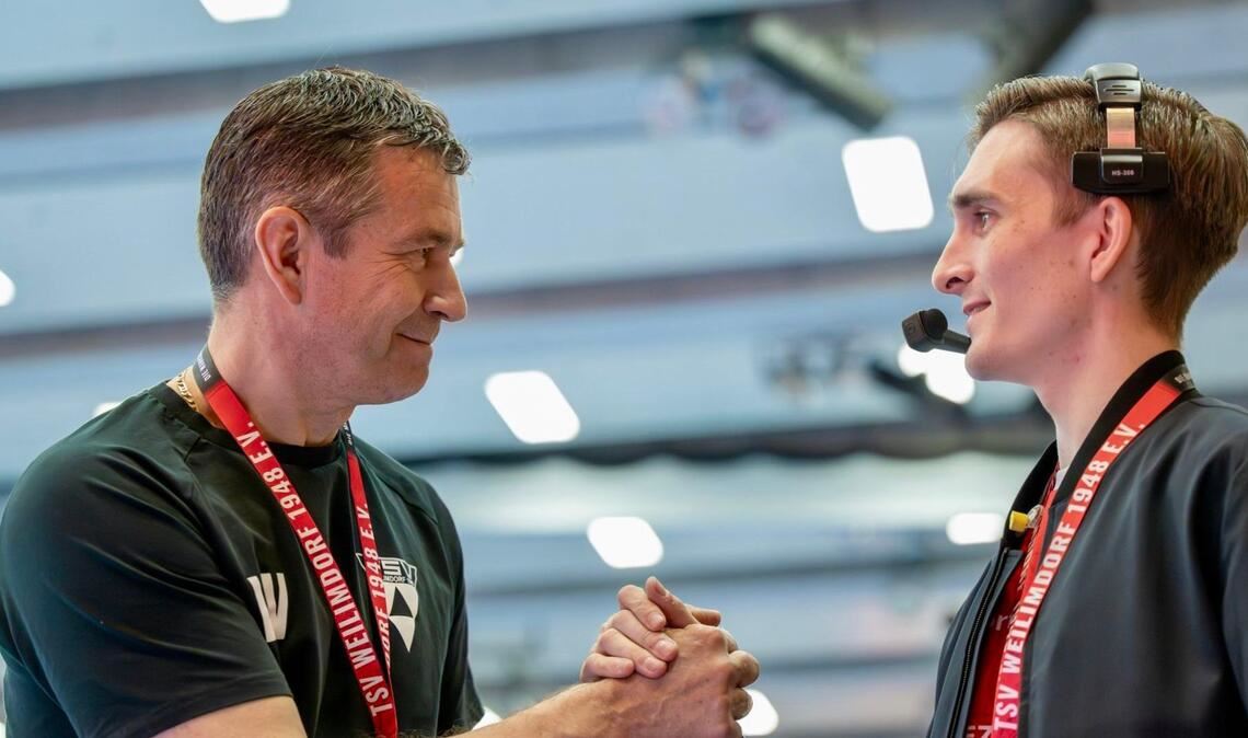 Der TSV-Vorstandsvorsitzende Daniel Nötzold (re.) mit Futsal-Chefcoach Vojkan Vukmirovic.