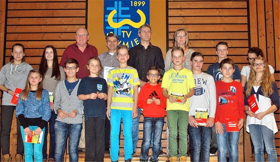 Der TV Schmie ehrt die Sportler, die in diesem Jahr das Sportabzeichen abgelegt oder die Mehrkampfnadel errungen haben.