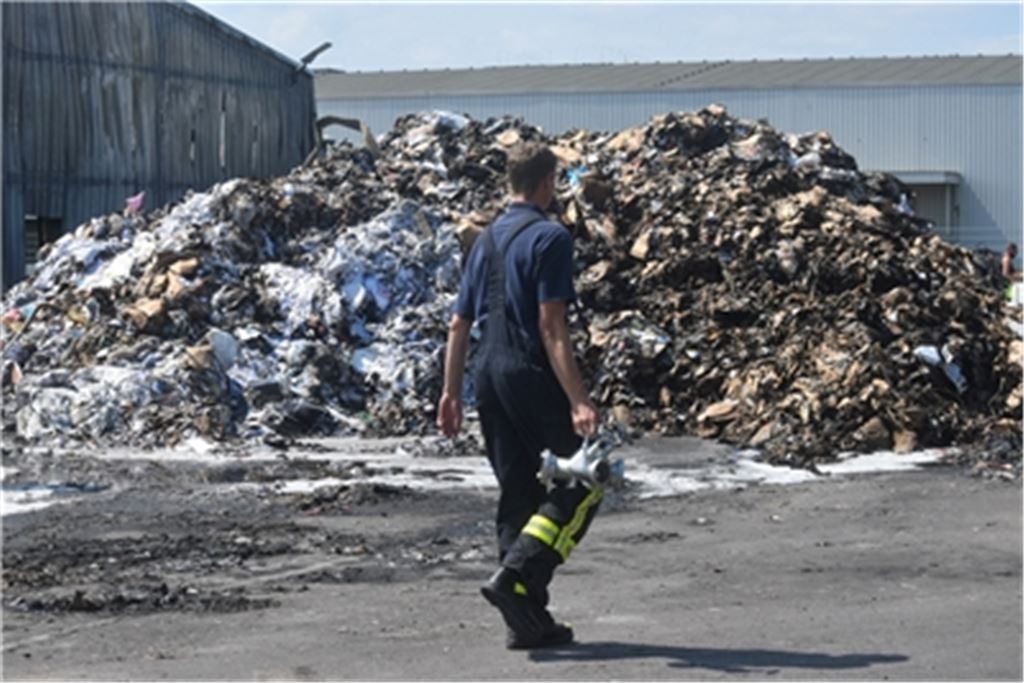 Der Tag danach am Schauplatz des Großbrandes in Pforzheim. Fotos: Myroshnichenko