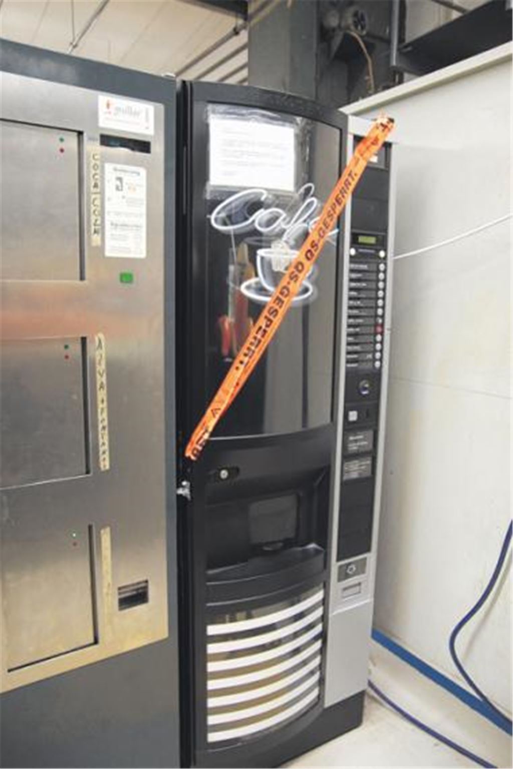 Der Tatort: Beim Versuch, den Getränkeautomaten zu plündern, wird der 34-Jährige vom Betriebsleiter überrascht  und schlägt mit seinem Aufbruchwerkzeug auf ihn ein. Foto: Sadler