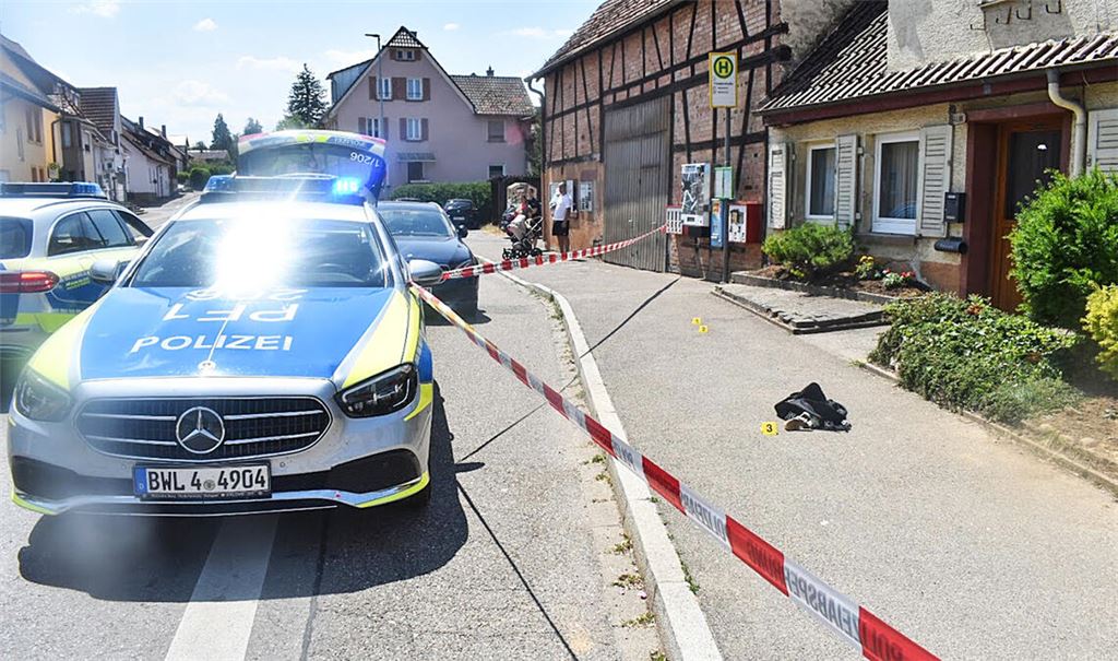Der Tatort an der Bushaltestelle Friedenstraße mitten in Lienzingen steht in den Zeugenaussagen des zweiten Verhandlungstags im Mittelpunkt. Archivfoto: Myroshnichenko