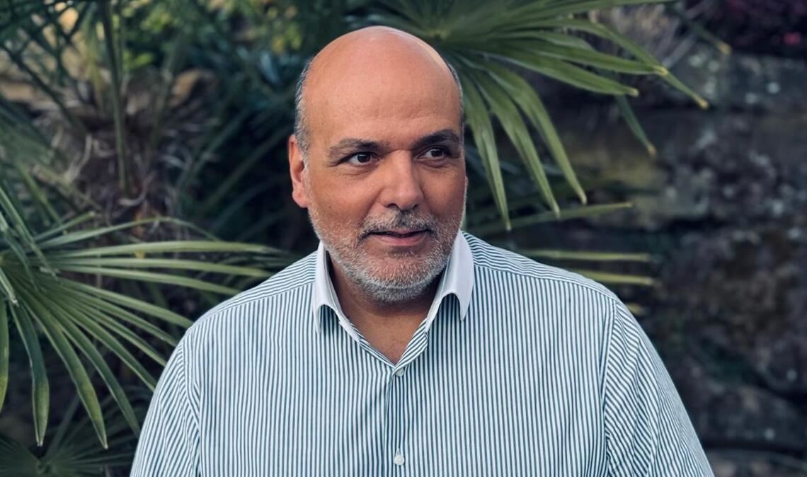 Der Tenor Jay Alexander, der in Bauschlott seine Kindheit und Jugend verbrachte, gibt ein großes Benefizkonzert zum Erhalt der Bauschlotter Kirche von 1838. Foto: Dietrich