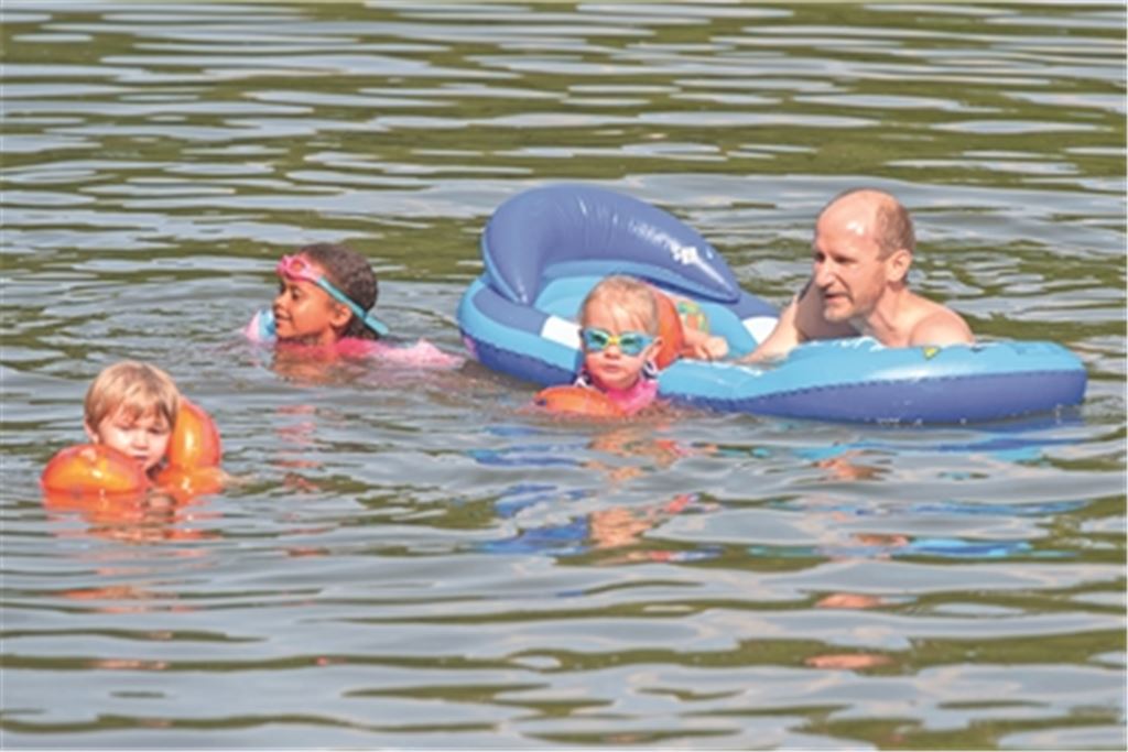 Der Tiefe See in Maulbronn könnte verlanden: Viele Gäste, die dort baden, wissen nichts von dem Problem, mit dem sich die Stadt seit Jahren befasst. Fotos: Fotomoment/Archiv