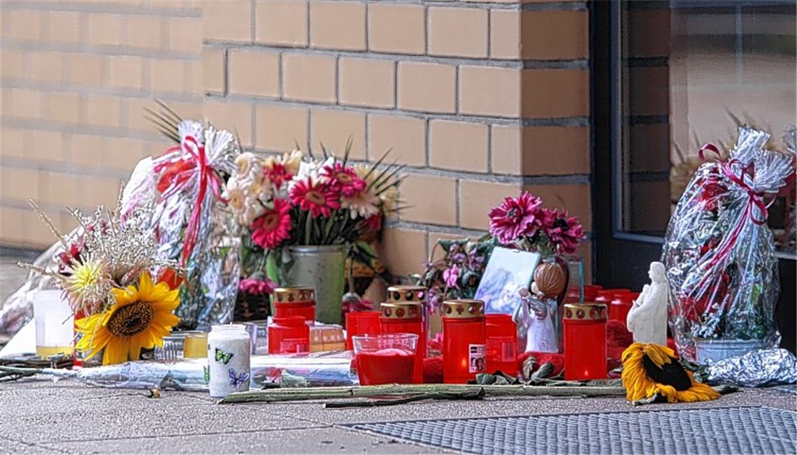 „Trauerarbeit“ steht an erster Stelle „Trauerarbeit“ steht an erster Stelle