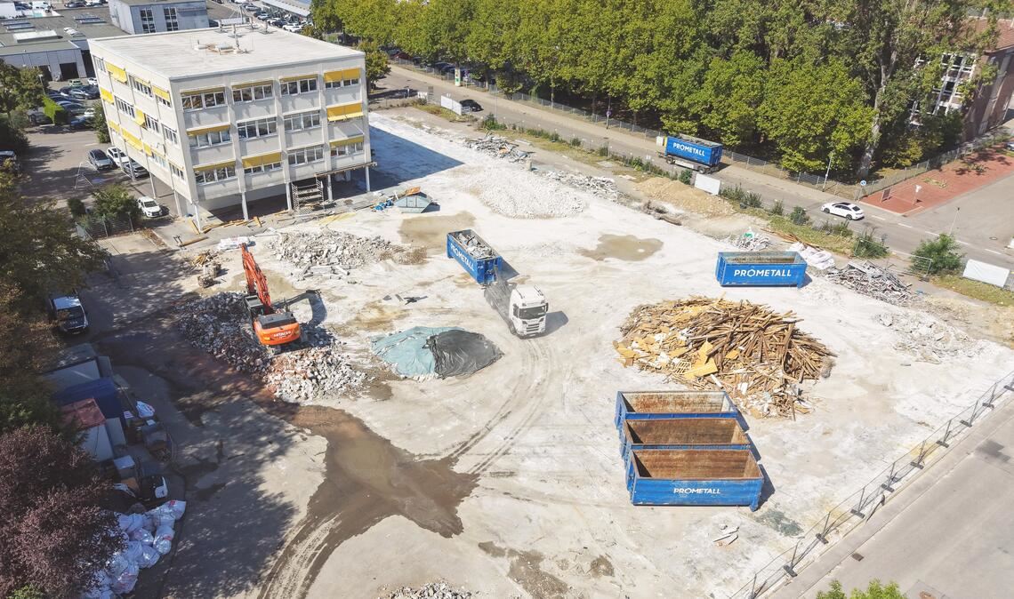 Der „Toom“-Baumarkt auf dem Grundstück an der Industriestraße 40 ist weg – hier will der Discounter Lidl, der seinen heutigen Standort aufgibt, neu bauen. Foto: Schüller