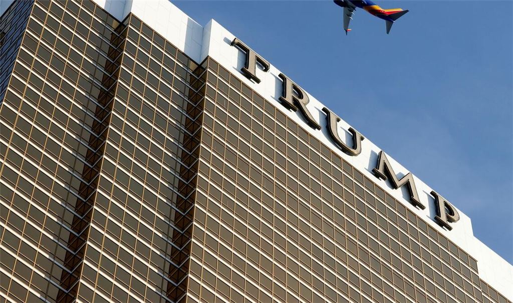 Der "Trump"-Schriftzug prangt an einem Hotel in Las Vegas - an der australischen Gold Coast könnte ein ähnliches Projekt entstehen. (Symbolbild)