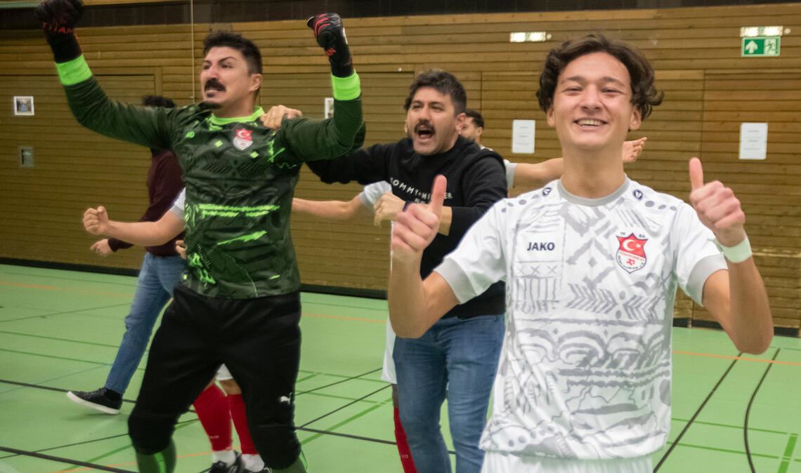 Der Türkische SV Mühlacker gewinnt den Hallenstadtpokal 2024 nach einem 4:3 im F...