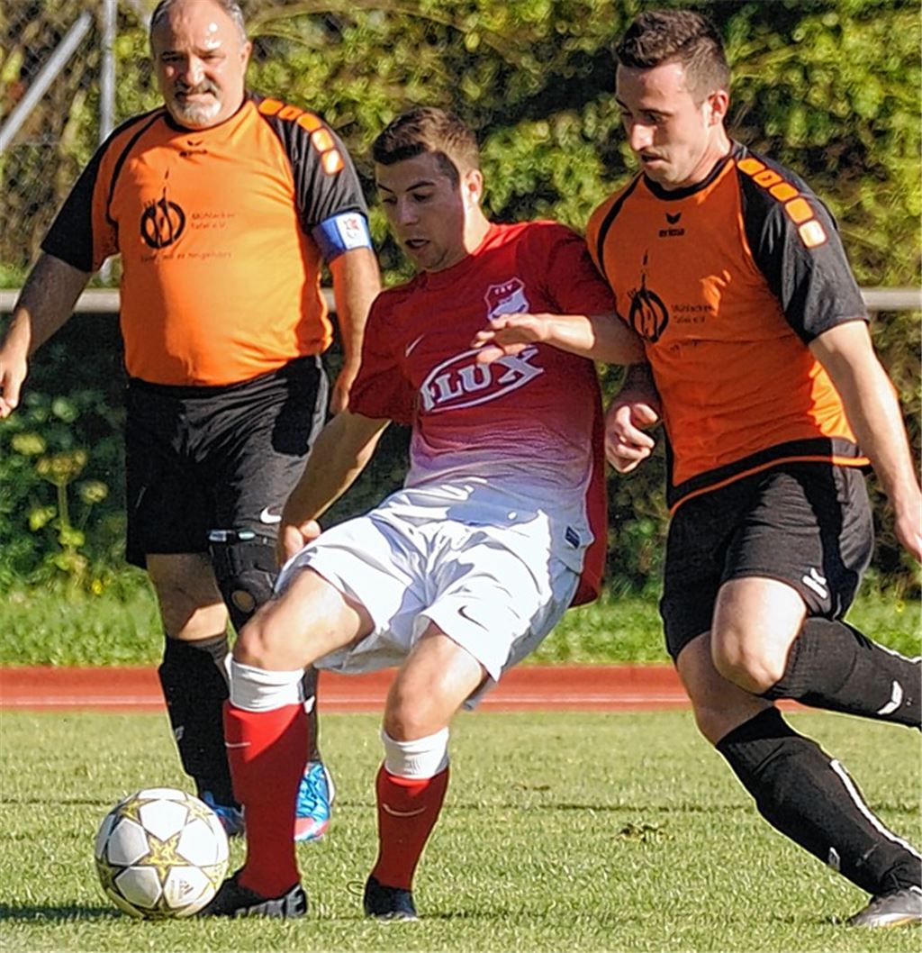 Der Türkische SV (in Orange-Schwarz) ist für Maulbronn kein Stolperstein.