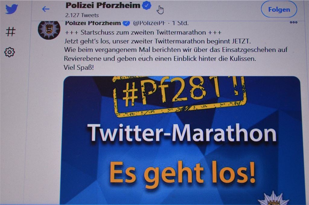 Der Twitter-Marathon des Präsidiums Pforzheim informiert über Einsätze der Polizei. Foto: Stahlfeld
