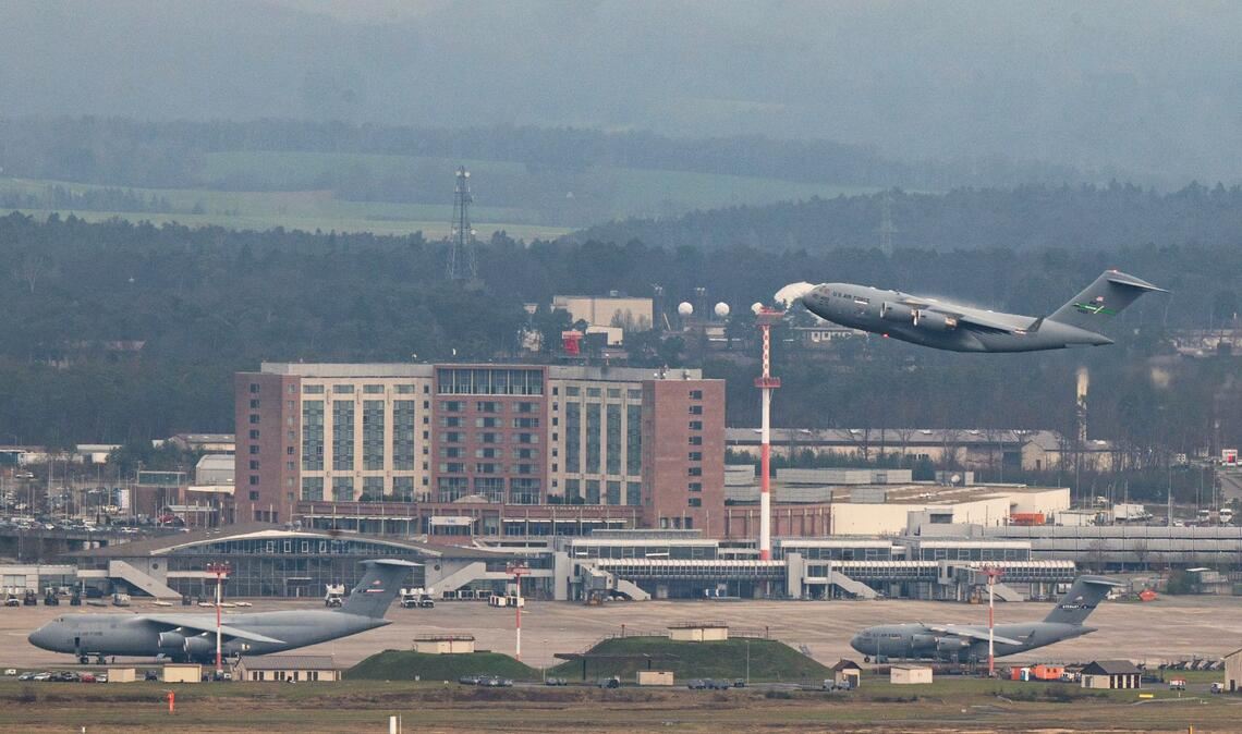Der US-Luftwaffenstützpunkt in Ramstein gilt als wohl wichtigster Militärflughafen Europas. (Archivbild)