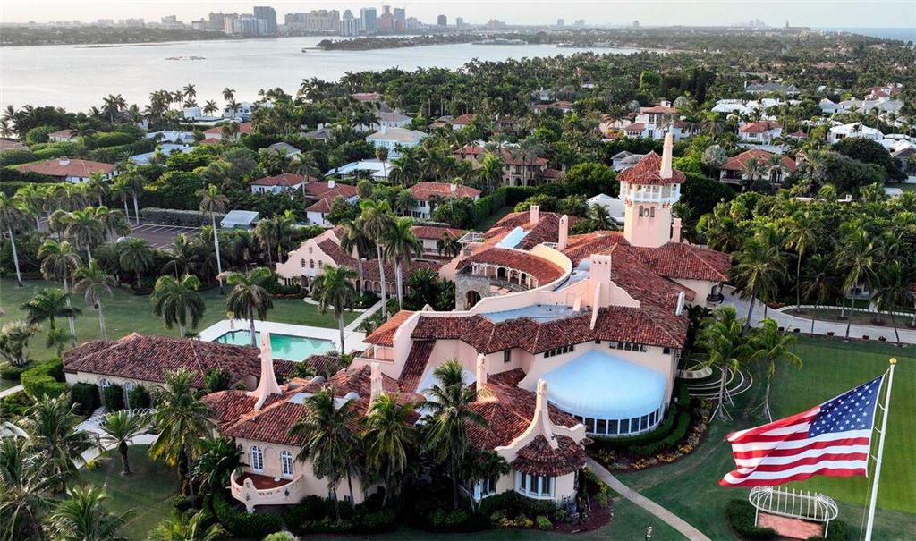 Der US-Präsident hält sich am Wochenende oft in seinem Anwesen Mar-a-Lago auf. (Archivbild)