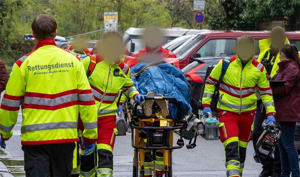 Der Verdächtige hat laut Polizei eine Frau und zwei Kinder verletzt, eines davon ist daraufhin verstorben.