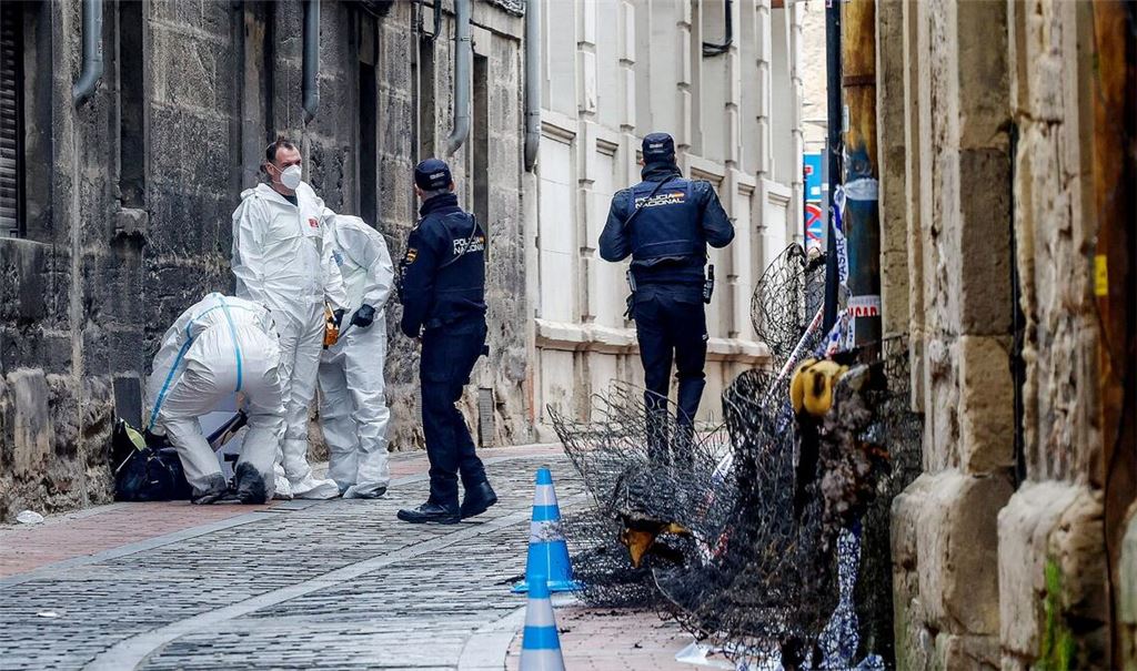 Der Verdächtige stellte sich laut Polizei, als er von der Fahndung erfuhr.