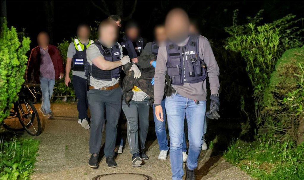 Der Verdächtige unmittelbar nach seiner Festnahme. (Archivbild)