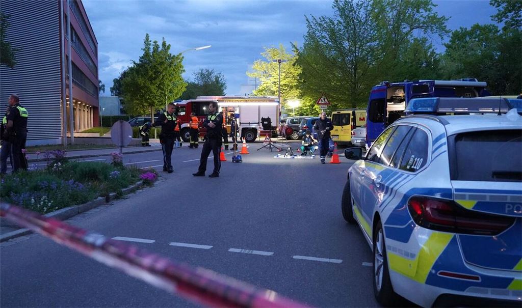 Der Verdächtige wurde laut Polizei von mehreren Kugeln getroffen und starb später in einem Krankenhaus.