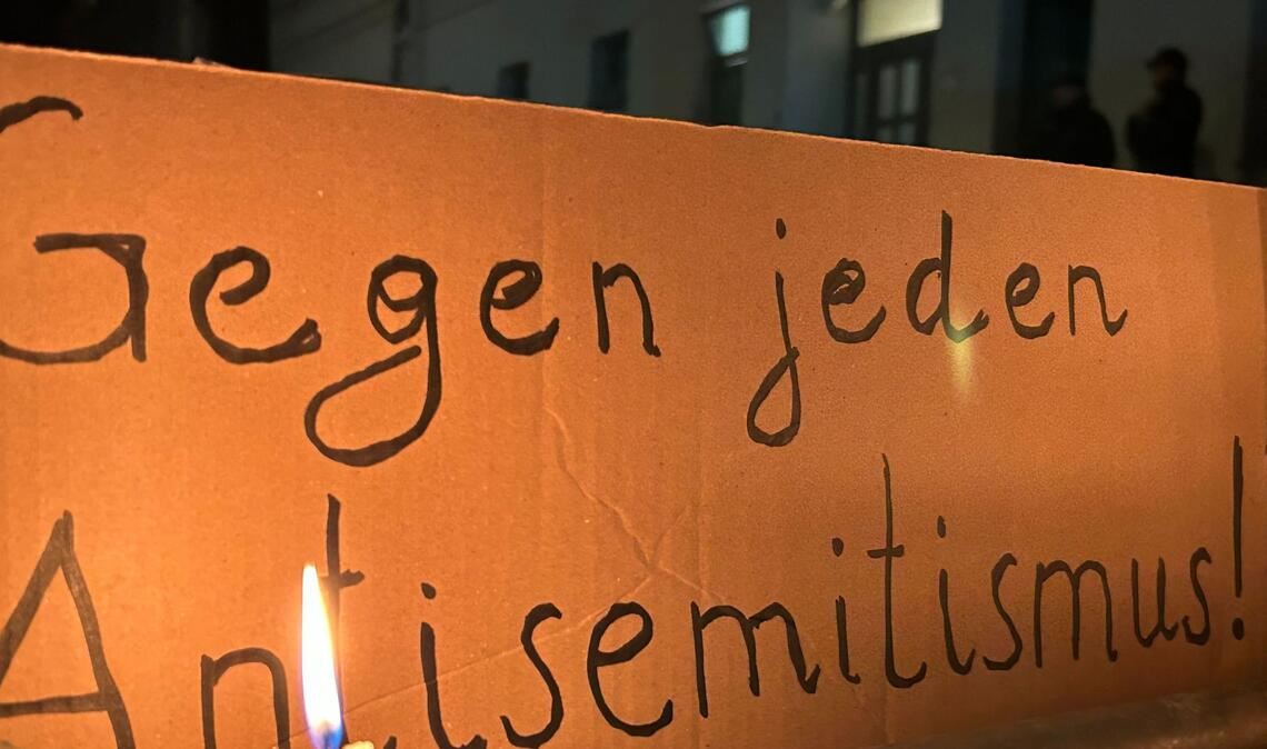 Der Verfassungsschutz informiert über Codes von Antisemiten unterschiedlichen politischen Hintergrunds. (Archivbild)