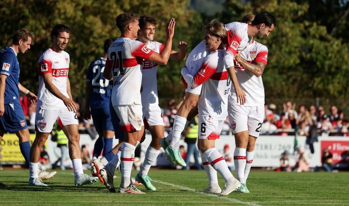 Der VfB bejubelt seine Treffer gegen Heidenheim.