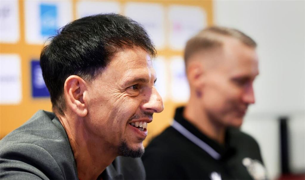 Der Vorsitzende Alexander Reil (li.) und Coach Mikko Riipinen schwimmen bisher auf einer Wellenlänge.