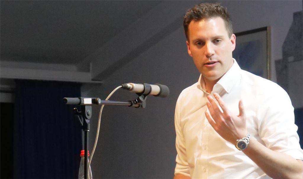 Der Vorsitzende der CDU-Landtagsfraktion Manuel Hagel möchte anpacken und die richtigen Diskussionen führen, sagt er bei seinem Besuch in Mühlacker. Es geht um Leistung, Innovationskraft der Ingenieure und Respekt. Fotos: Friedrich