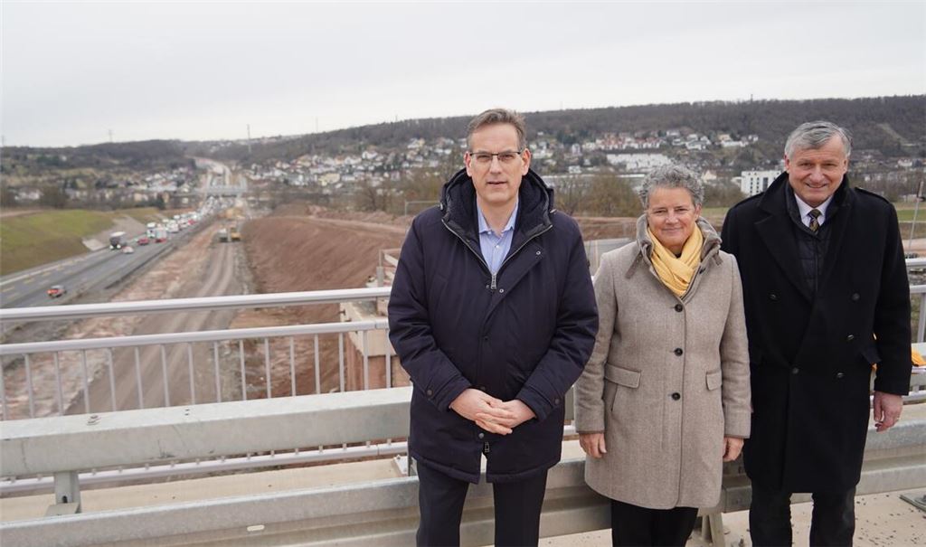 Der Vorsitzende der FDP-Fraktion im Landtag und im Pforzheimer Gemeinderat, Dr. Hans-Ulrich Rülke (re.), und sein Fraktionskollege Professor Dr. Erik Schweickert setzen sich ebenso wie Ministerin Lydia Hüskens aus Sachsen-Anhalt für mehr Lärmschutz an der Autobahn ein. Foto: Roller