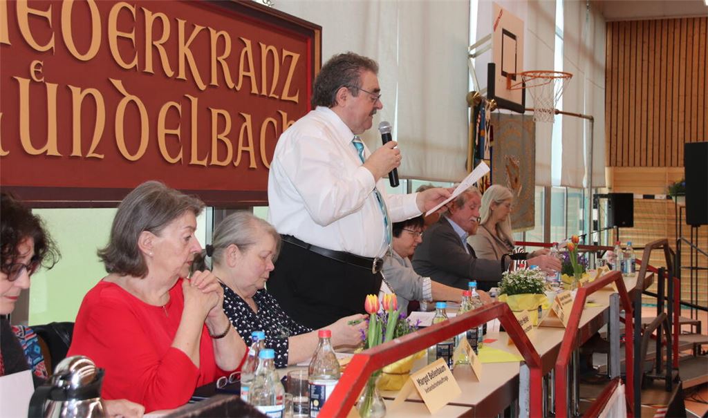 Der Vorstand des Chorverbands Enz um den Vorsitzenden Peter Heinke aus Mühlacker informiert über tiefgreifende Umstrukturierungen. Foto: Arning