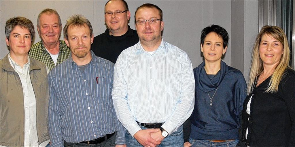 Der Vorstand des SV Diefenbach: Elke Barth (Schriftführerin), Bernd Rau (Gerätewart), Jürgen Barth (3. Vorsitzender). Torsten Vegelahn (Beisitzer), Maik Fuhrmann (1. Vorsitzender), Yvonne Wolß (Pressewart) und Kerstin Sieber (Kassiererin; v. li.). Foto: Garhöfer