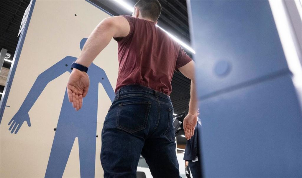 Der Wandel hin zu mehr High Tech bei der Sicherheitskontrolle am Flughafen sei alternativlos, heißt es vom Verband der Luftsicherheitsunternehmen. (Symbolbild)