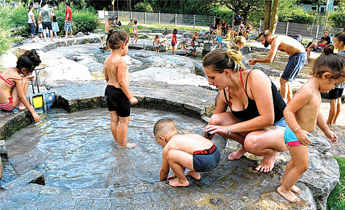 Der Wasserspielplatz in Illingen ist vor allem für Familien mit Kleinkindern einer der Lieblingsplätze in diesem Sommer. Fotos: Stahlfeld