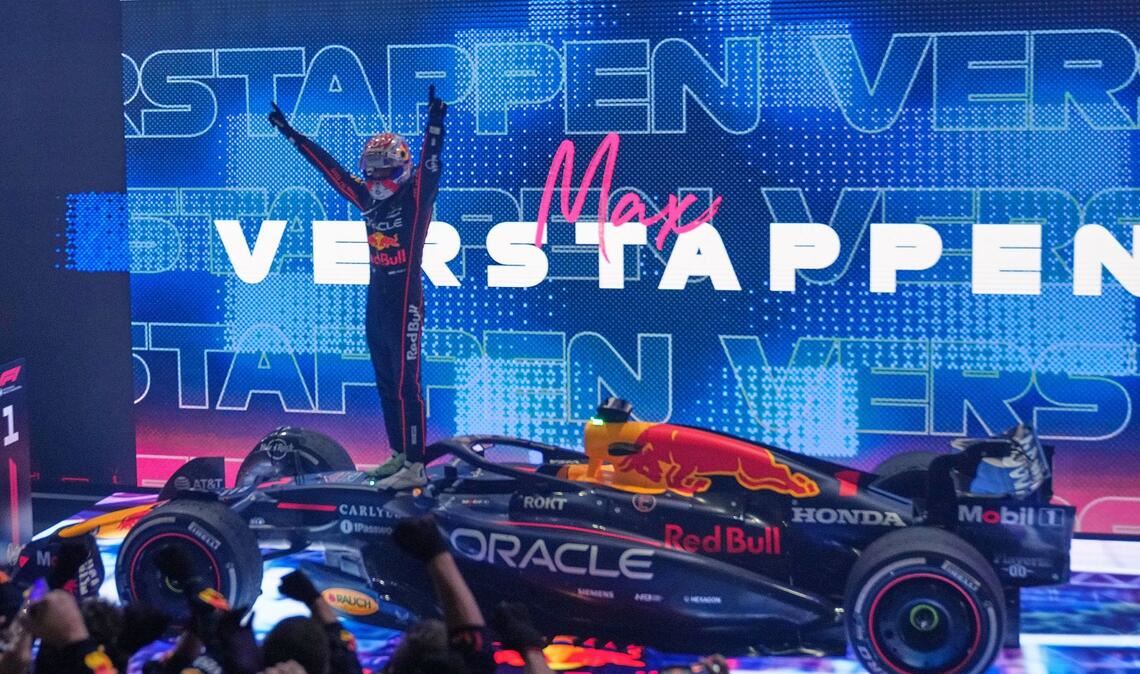 Der Weltmeister auf der Siegerbühne.