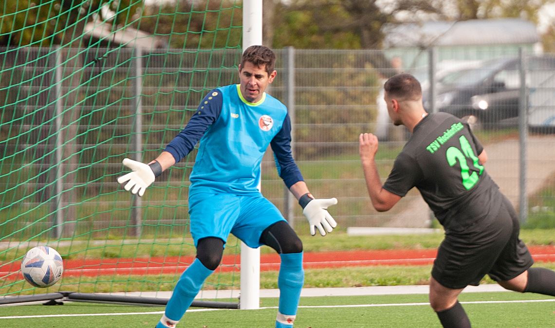 Der Wiernsheimer Tormann in einer Szene gegen Mezopotamya II. Foto: Fotomoment