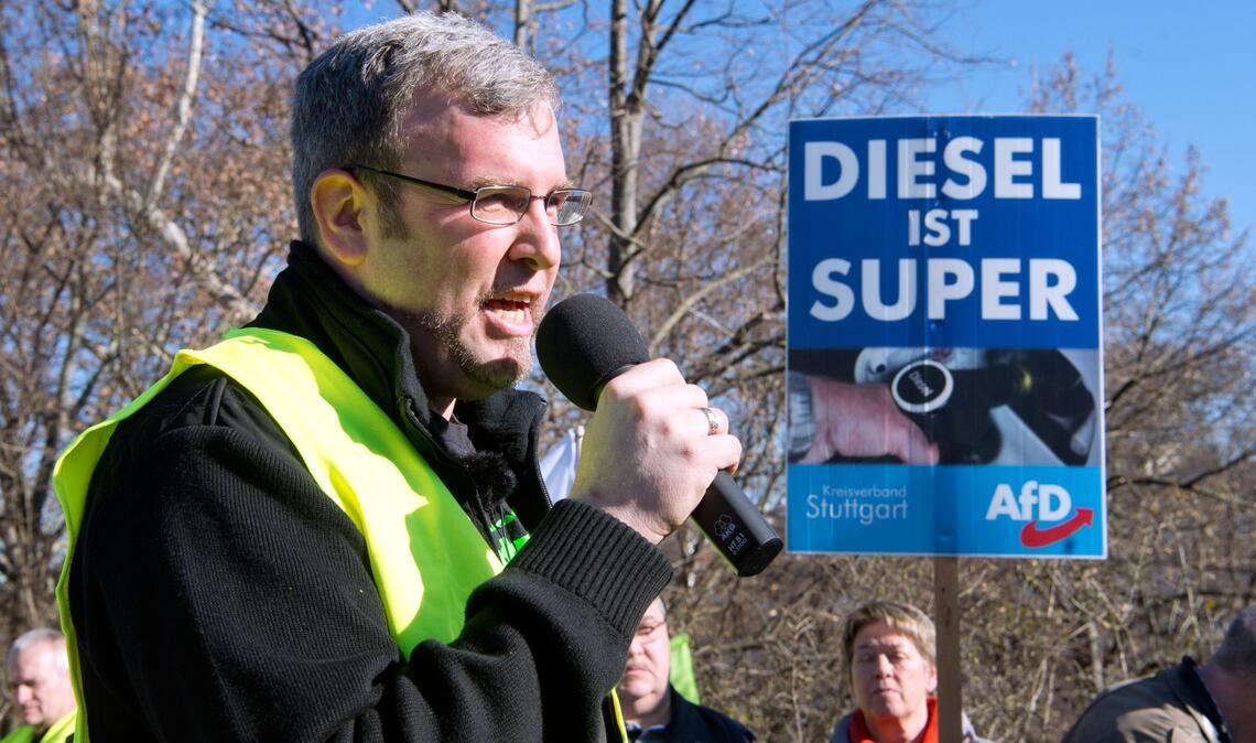 Der „Zentrum-Automobil“-Gründer Oliver Hilburger war Mitglied der Rechtsrock-Band „Noie Werte“.