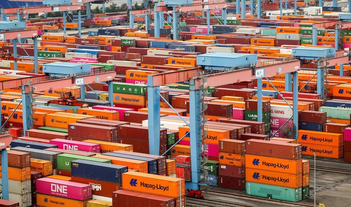 Schleichender Rückgang: Deutschlands Weltmarktanteile sinken Der Zollstreit mit den USA trifft Deutschlands Exporteure in einer schwierigen Lage. (Archivbild)